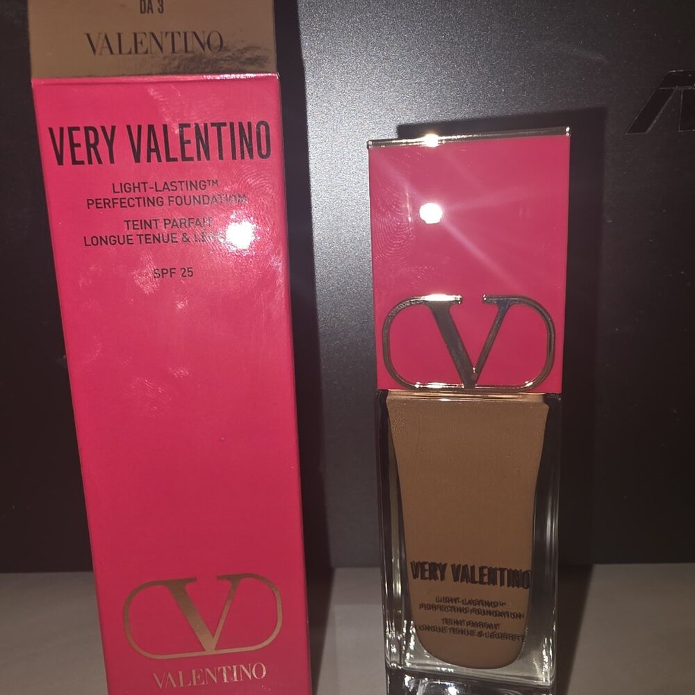 Valentino Beauty – Very Valentino Foundation, Shade Deep Ambra 3, Warm
